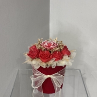 Соеви свещи в кутия в червено