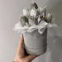 Соеви свещи в кутия в сиво и бяло