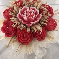 Соеви свещи в кутия в червено