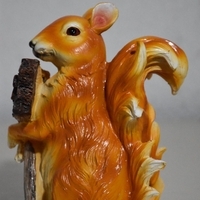 Градинска декорация катеричка с табела