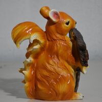 Градинска декорация катеричка с табела