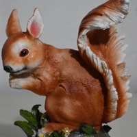 Градинска декорация катеричка