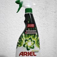 Препарат за премахване на петна от дрехи Ariel