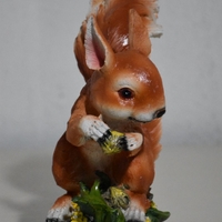 Градинска декорация катеричка