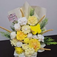 Ароматен букет от соев восък в жълто