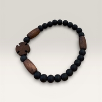 Гривна с дървен кръст и черни мъниста – ръчна изработка