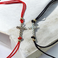 Позлатена гривна с кръст – червен или черен конец