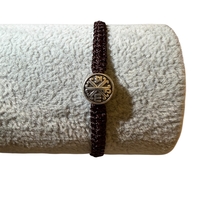 Плетена гривна с метален медальон – християнски символ