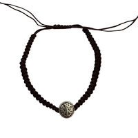 Плетена гривна с метален медальон – християнски символ