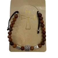 Гривна с дървени мъниста и метален кръст с надпис