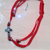 Сребърна гривна 925 с кръст – цветни или бели камъни, червен конец