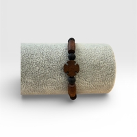 Гривна с дървен кръст и черни мъниста – ръчна изработка