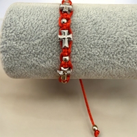 Православна гривна с кръстове – червен конец и сребристи елементи