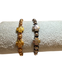 Ръчно изработена гривна с кръст и релефен образ – златиста / сребриста