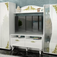 Секция Изабела/ златни орнаменти