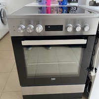 Готварска печка Beko (Инокс) с конвекция и електронен таймер