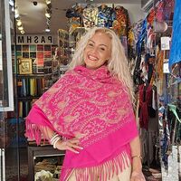 Шал със златна бродерия цикламен