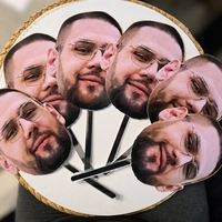 Топер с лице