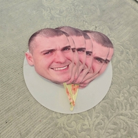 Топер с лице