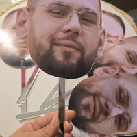 Топер с лице