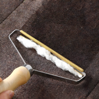 Perie de Indepartat Scame NEO™, Tip Rola, Maner de Lemn, 13.5 x 17.5 cm