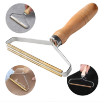 Perie de Indepartat Scame NEO™, Tip Rola, Maner de Lemn, 13.5 x 17.5 cm