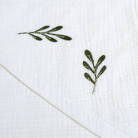 Trusou PREMIUM pentru botez, din muselină cu broderie Frunzuliță de bambus