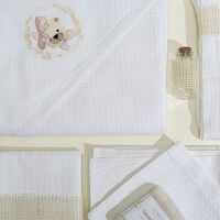 Trusou pentru botez, din muselină alba, cu broderie „Teddy Dreams” roz