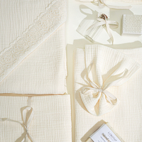 Trusou PREMIUM din muselina crem cu broderie, in cufar de lemn, model DELICATE