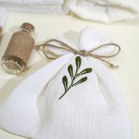 Trusou PREMIUM din muselina alba cu broderie, in cufar de lemn, model FRUNZA DE MASLIN