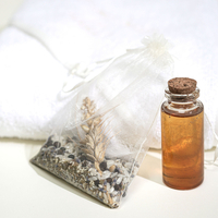 Set „Prima băiță cu nașii” – Cadou premium cu prosop brodat, miere și ingrediente tradiționale