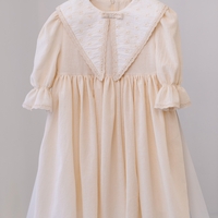 Rochiță din pânză topită fină KAROLINA, cu guler brodat