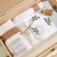 Trusou PREMIUM din muselina alba cu broderie, in cufar de lemn, model FRUNZA DE MASLIN