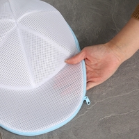 Husa de Spalare Sapca, Flippy, pentru Masina de Spalat, din Poliester, Circumferinta 53 cm, cu Fermoar, cu Suport Sapca, Alb/Albastru