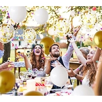 Set 12 Baloane din Folie Metalizata si din Latex, Flippy, Model Mr Mrs, Tema Nunta, Baloane Party cu Confetti, 45 cm, 30 cm, Pai inclus, Umflare cu Aer sau Heliu, Alb/Auriu