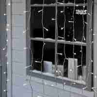 Instalatie Craciun, Tip Perdea, IP44, 9 m x 1 m, 540 LED-uri, Alb rece, cu flash, Transformator cu telecomanda, Interconectabila, Prelungitor 3 m inclus, Fir transparent, Interior/ Exterior, Flippy