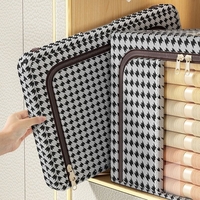 Cutie de Depozitare Pliabila, Flippy, Cu fermoar Bidirectional, 24 L, Textil, 40x30x20 cm, Cadru Metalic, o Fereastra, Suport Baza Stabil din Plastic, Design Zebra, Alb Negru