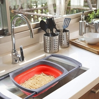 Cos de Scurgere Retractabil pentru Chiuveta, Flippy, cu Filtru, pentru Fructe si Legume, de Uz Casnic, 39x12 cm, Design Extensibil pana la 61 cm, cu Manere de Prindere, Rosu