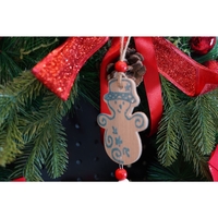 Ornament de brad om de zapada, Flippy, multicolor, lemn, 17 cm