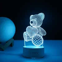 Lampa LED decorativa, Flippy, 3D, ursulet, din material acril si lumina multicolora, alb