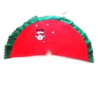 Covoras pentru Bradul de Craciun, Flippy, din Tesatura Pufoasa, cu Fundite de Prindere, Model Mos Craciun, Rosu/ Verde, Diametru 90 cm