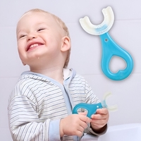 Periuta de Dinti in Forma de U, Flippy, pentru Sugari si Copii 2-6 ani, Peri Moi, 9 cm, Model Inima, Culoare Albastru