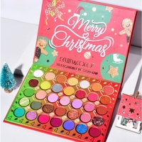 Set de Machiaj Kevin&Coco, 70 de Culori, Paleta de Farduri, Model Merry Christmas, Oglinda Ovala, 22.3x17.2x1.9 cm, Multicolor