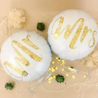 Set 12 Baloane din Folie Metalizata si din Latex, Flippy, Model Mr Mrs, Tema Nunta, Baloane Party cu Confetti, 45 cm, 30 cm, Pai inclus, Umflare cu Aer sau Heliu, Alb/Auriu