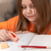 Radiera Retractabila, Flippy, Model Ursulet, Reglare Push-Pull, Radiera de tip Push, Doua Radiere de Rezerva in set din Cauciuc, Roz deschis