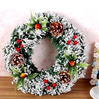 Coronita pentru Craciun Flippy, diametru 20 cm, din brad artificial, decorata cu conuri si merisoare, inzapezit, Verde/Alb