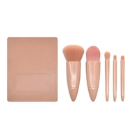 Set 5 Mini Pensule de Machiaj, Flippy, Portabile, in Carcasa cu Oglinda, din Par Sintetic Moale, Roz Pastel, 12x7x2.5 cm