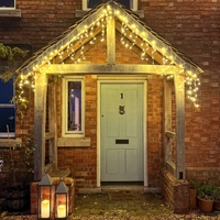 Instalatie Craciun Yoto, Tip Franjuri/Turturi, 4 m, 120 LED-uri, Prelungitor 1.5 m, 8 Jocuri de Lumini, Interconectabila, Conectare la Retea, Fir transparent, Interior/Exterior, Alb Cald