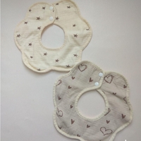 Baveta Tip Floare, Flippy, din Bumbac, pentru Copii 0-12 Luni, Rezistenta la apa, cu Capse, Model cu Inimioare, 26 x 29 cm, Crem