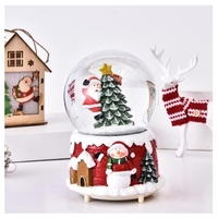 Decoratiune glob cu zapada Flippy, Mos Craciun in brad, diametru 4.5 cm, multicolor